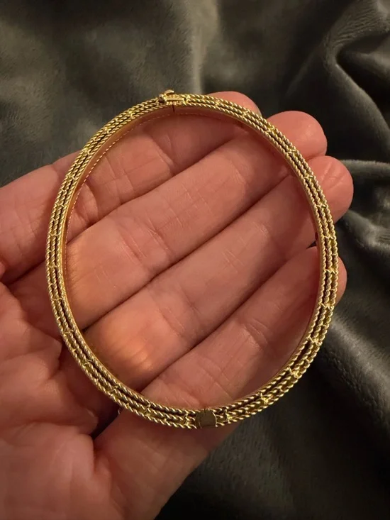 Roberto Coin 18k yellow gold PRINCESS DIAMOND SATIN BANGLE - Picture 5 of 8